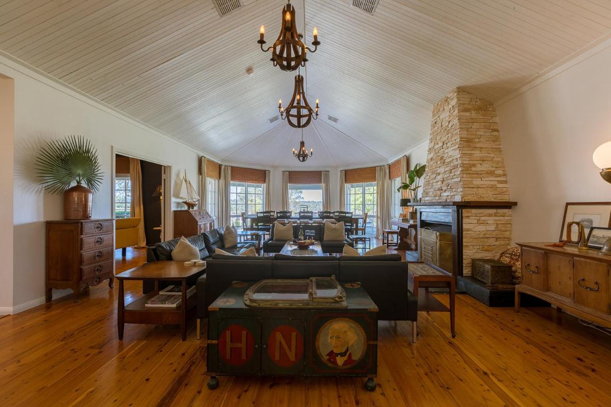 Corunna Station Country House