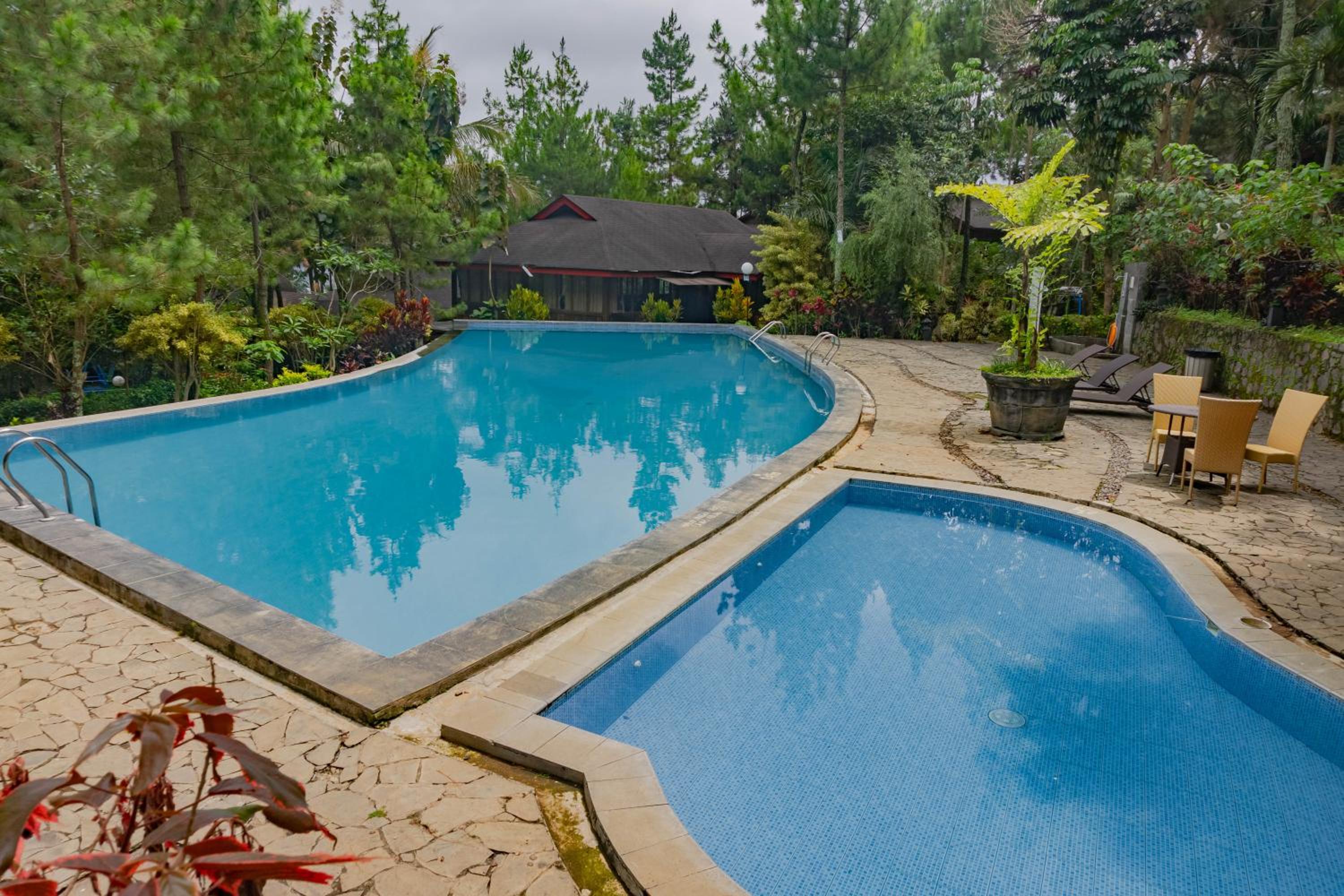 Jambuluwuk Convention Hall & Resort Batu