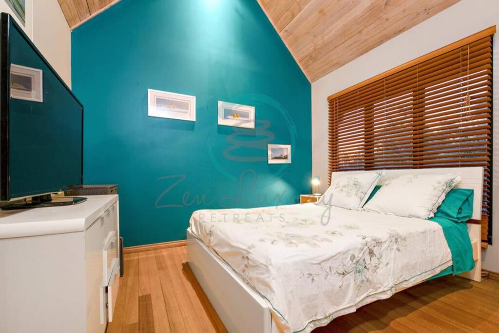 ZenLux: 3-Story Corporate Golf Retreat + Pool/BBQ
