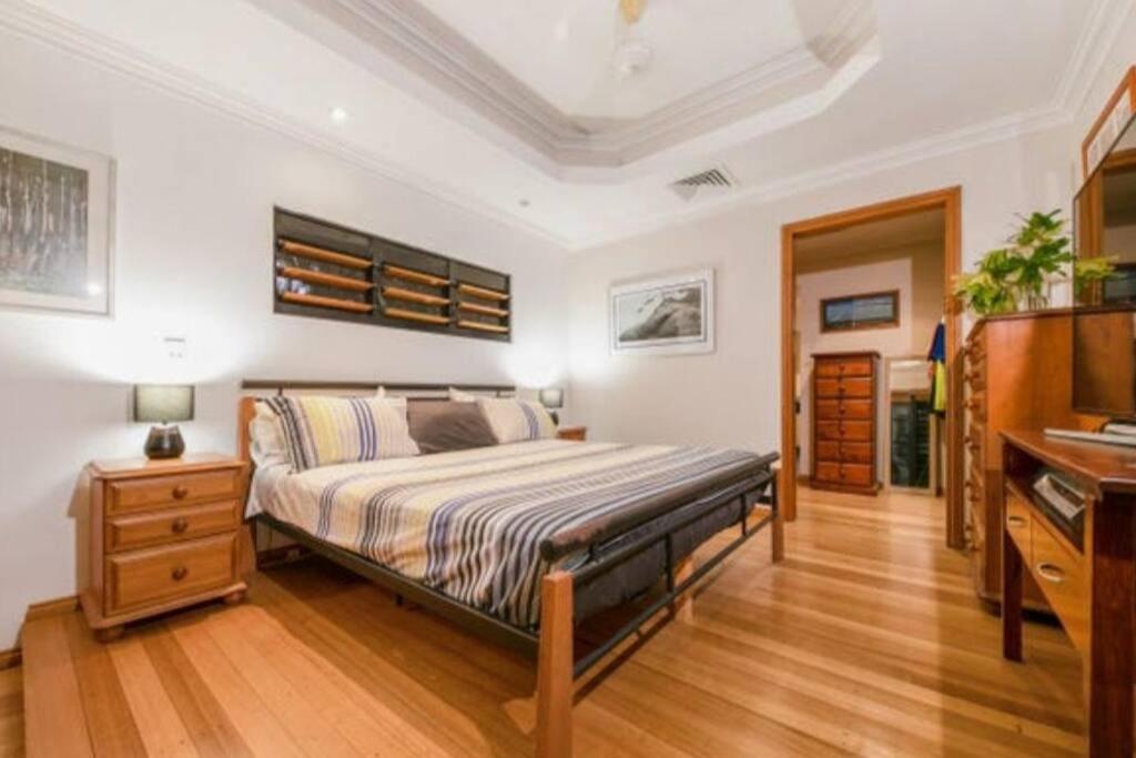 ZenLux: 3-Story Corporate Golf Retreat + Pool/BBQ