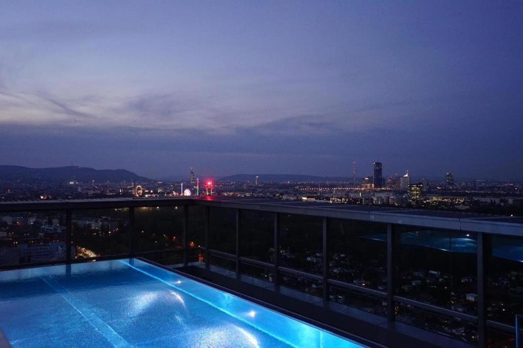 Executive Suite w/ Rooftop Pool