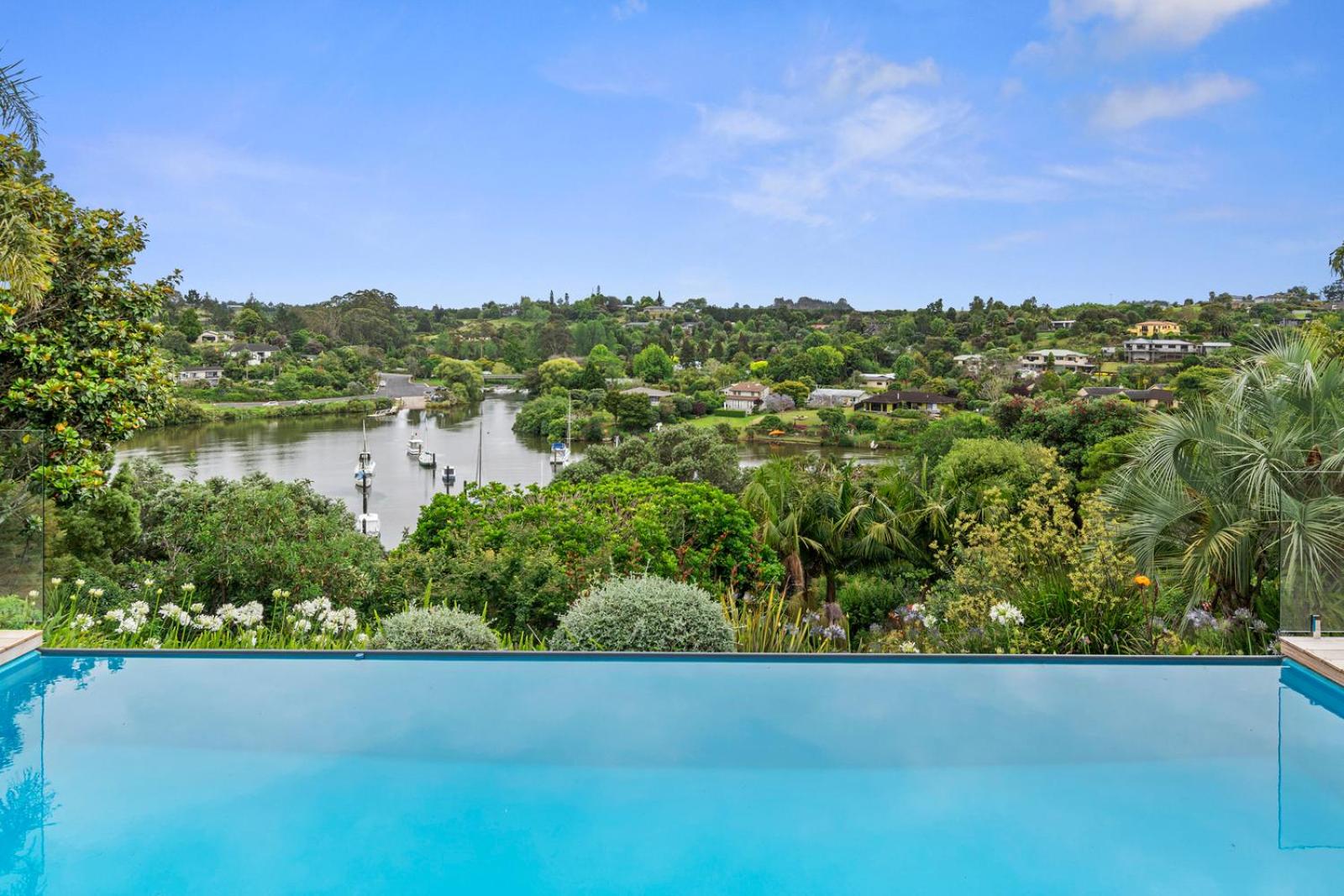 Riverview Landing - Kerikeri Holiday Home