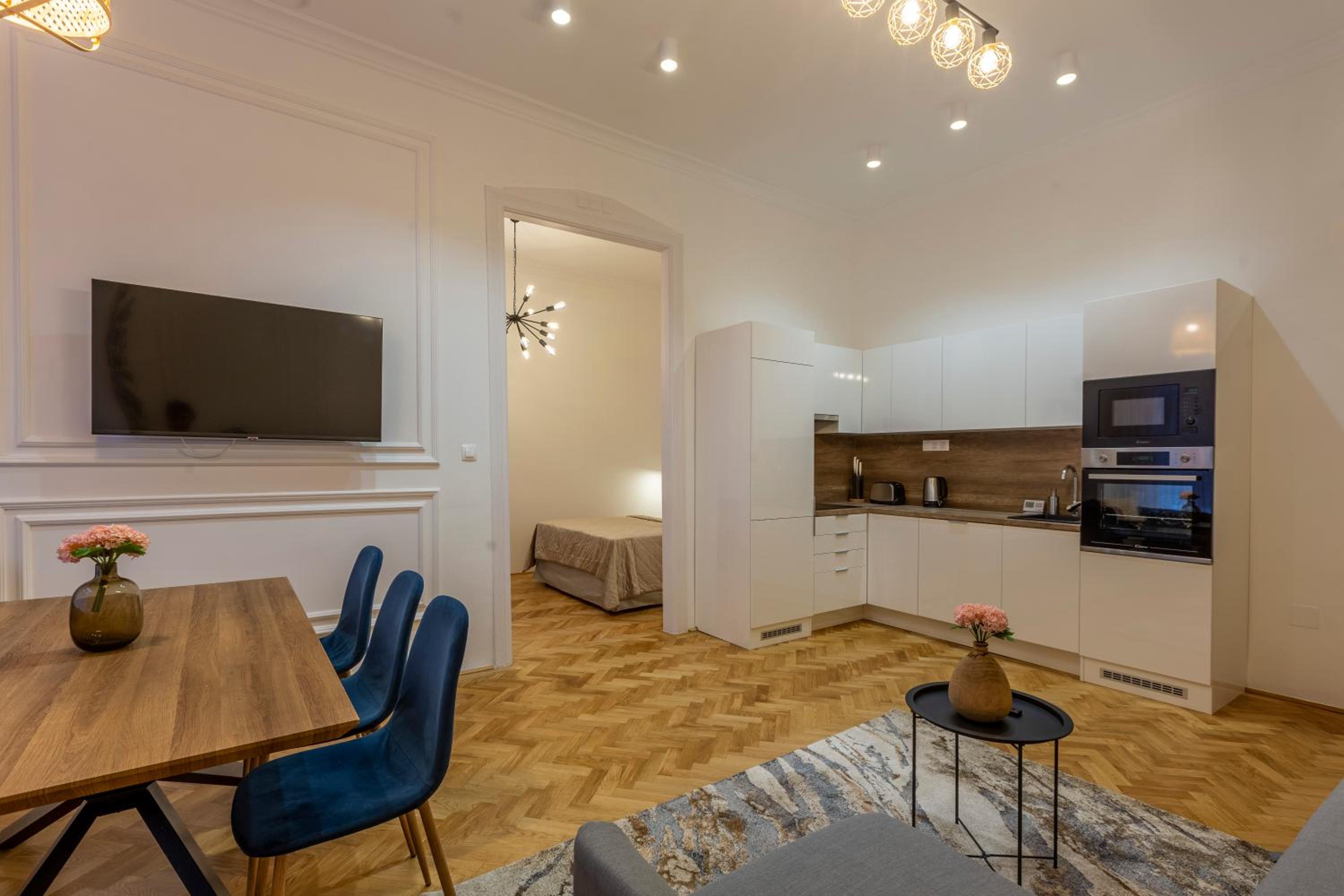 Glamorous Modern Apartment in the Hearth of Budapest view 2