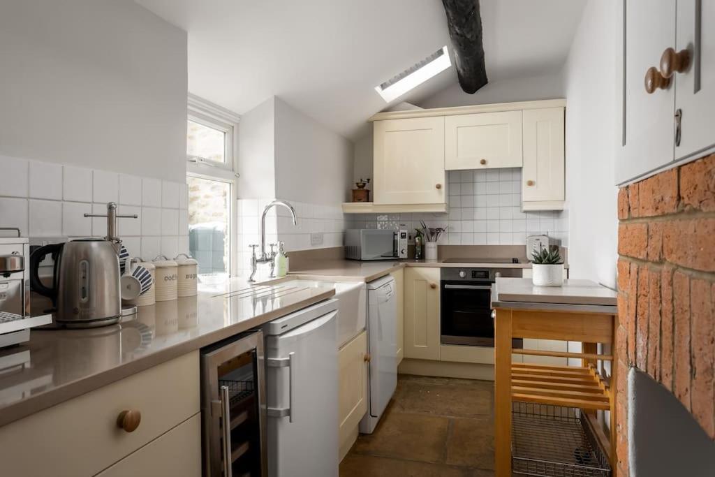 Charlotte's Cottage, a Charming Cotswolds Getaway