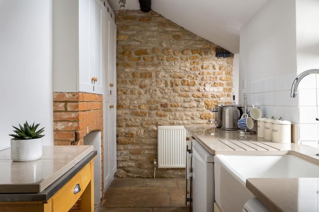 Charlotte's Cottage, a Charming Cotswolds Getaway