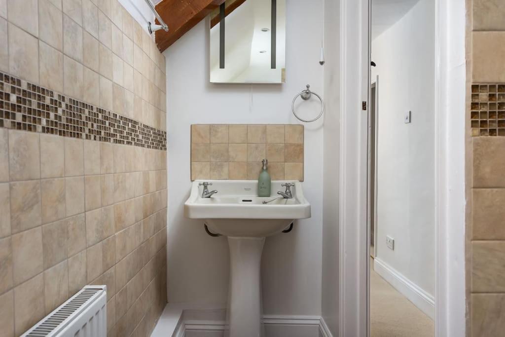 Charlotte's Cottage, a Charming Cotswolds Getaway