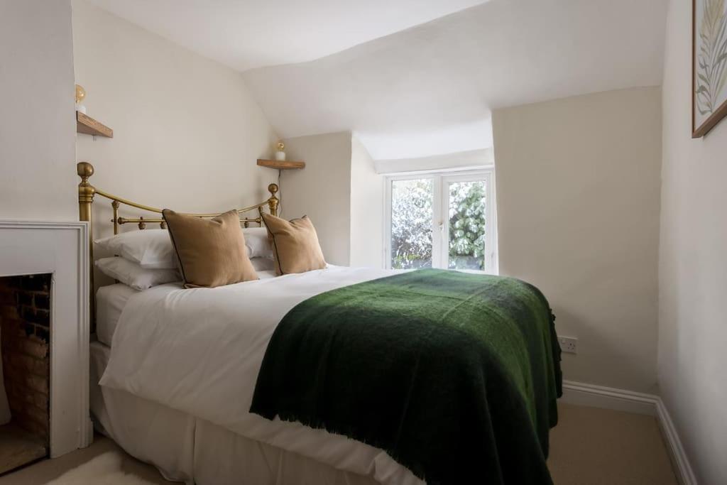 Charlotte's Cottage, a Charming Cotswolds Getaway