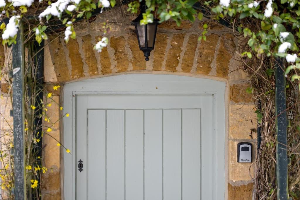 Charlotte's Cottage, a Charming Cotswolds Getaway