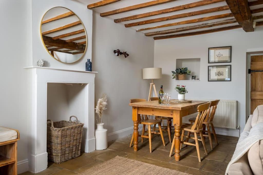 Charlotte's Cottage, a Charming Cotswolds Getaway