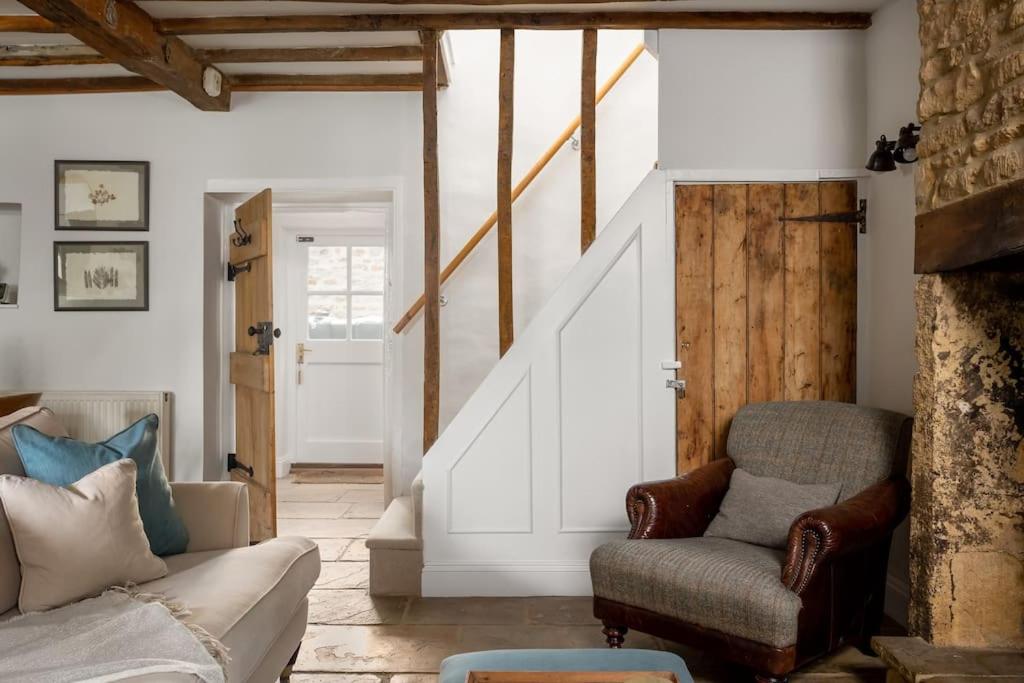 Charlotte's Cottage, a Charming Cotswolds Getaway