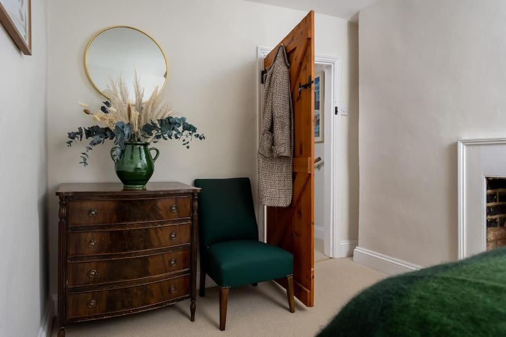 Charlotte's Cottage, a Charming Cotswolds Getaway