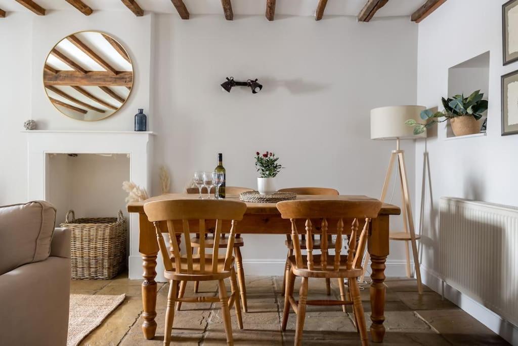 Charlotte's Cottage, a Charming Cotswolds Getaway