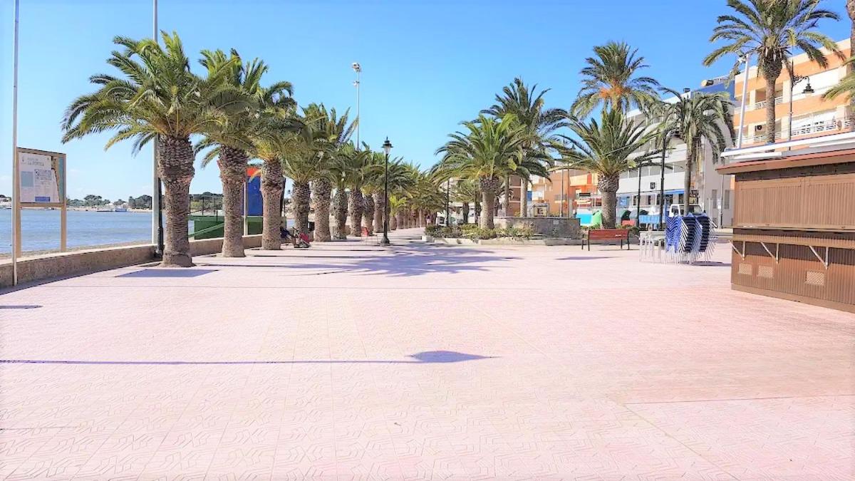 Beautiful Modern Apartment second line to the beach