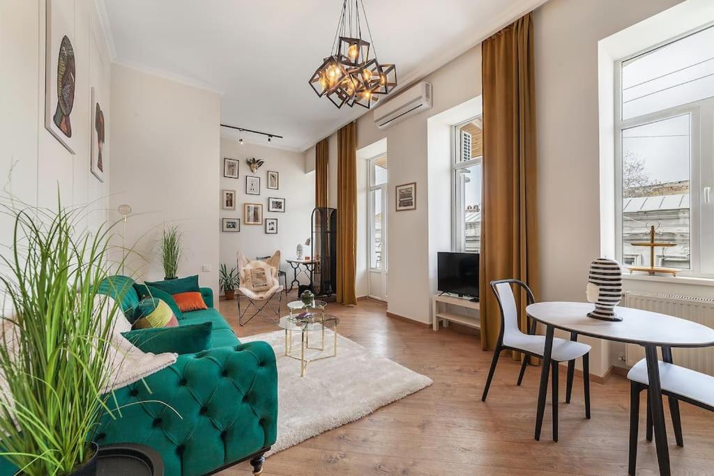 Esmeralda - artistic flat with bohemian sole view 2