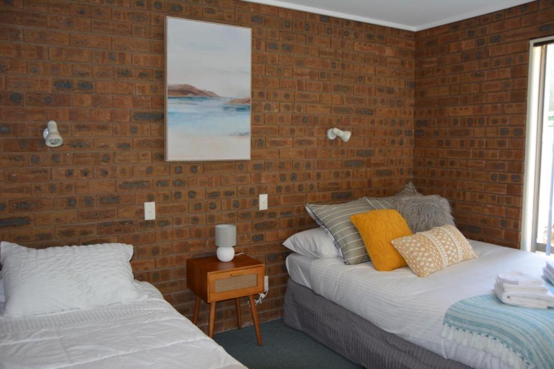 Penguin Lakeview Merimbula