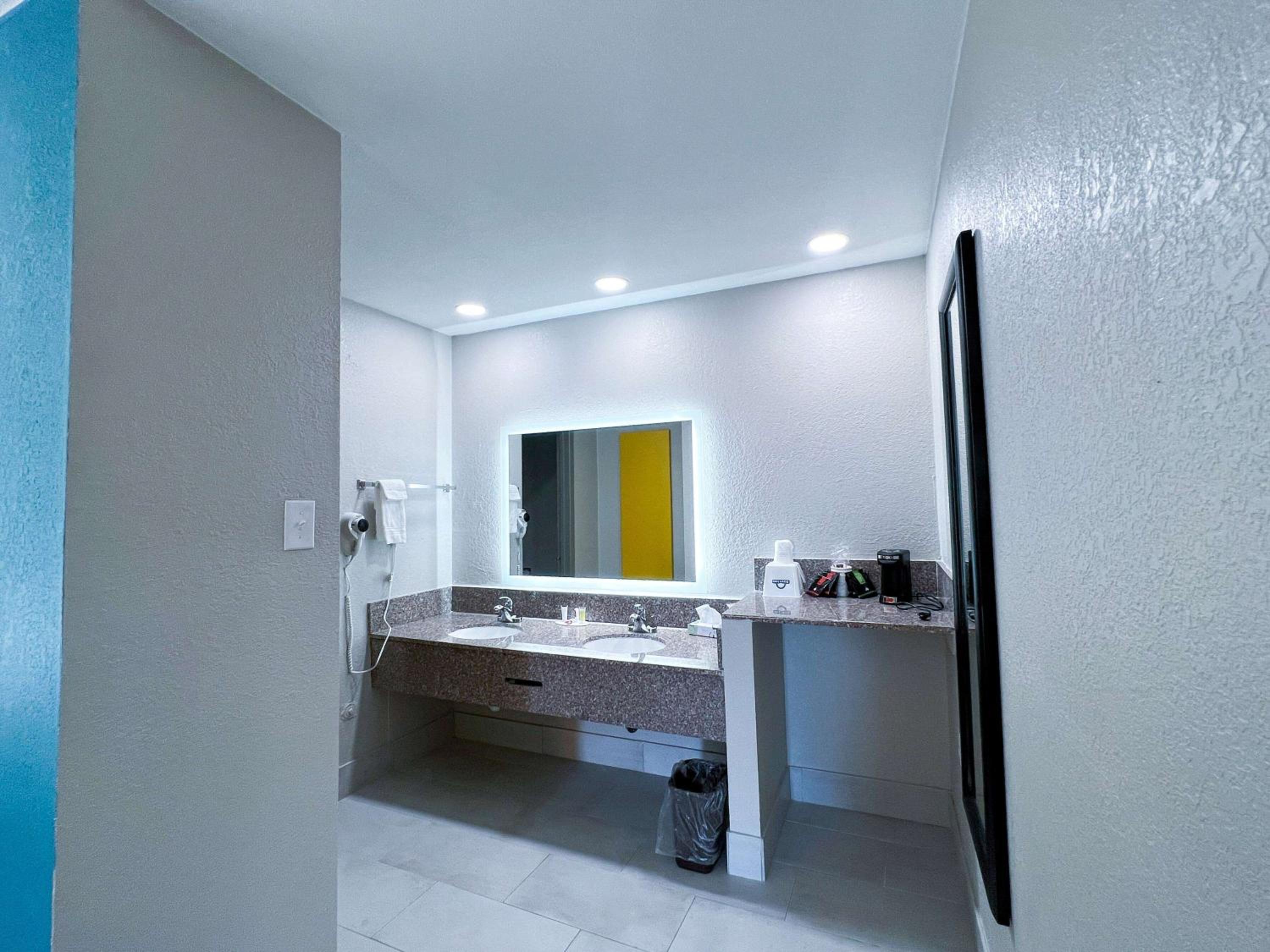 Santa Rosa Vacations - Days Inn  Suites by Wyndham Santa Rosa, NM - Property Image 2