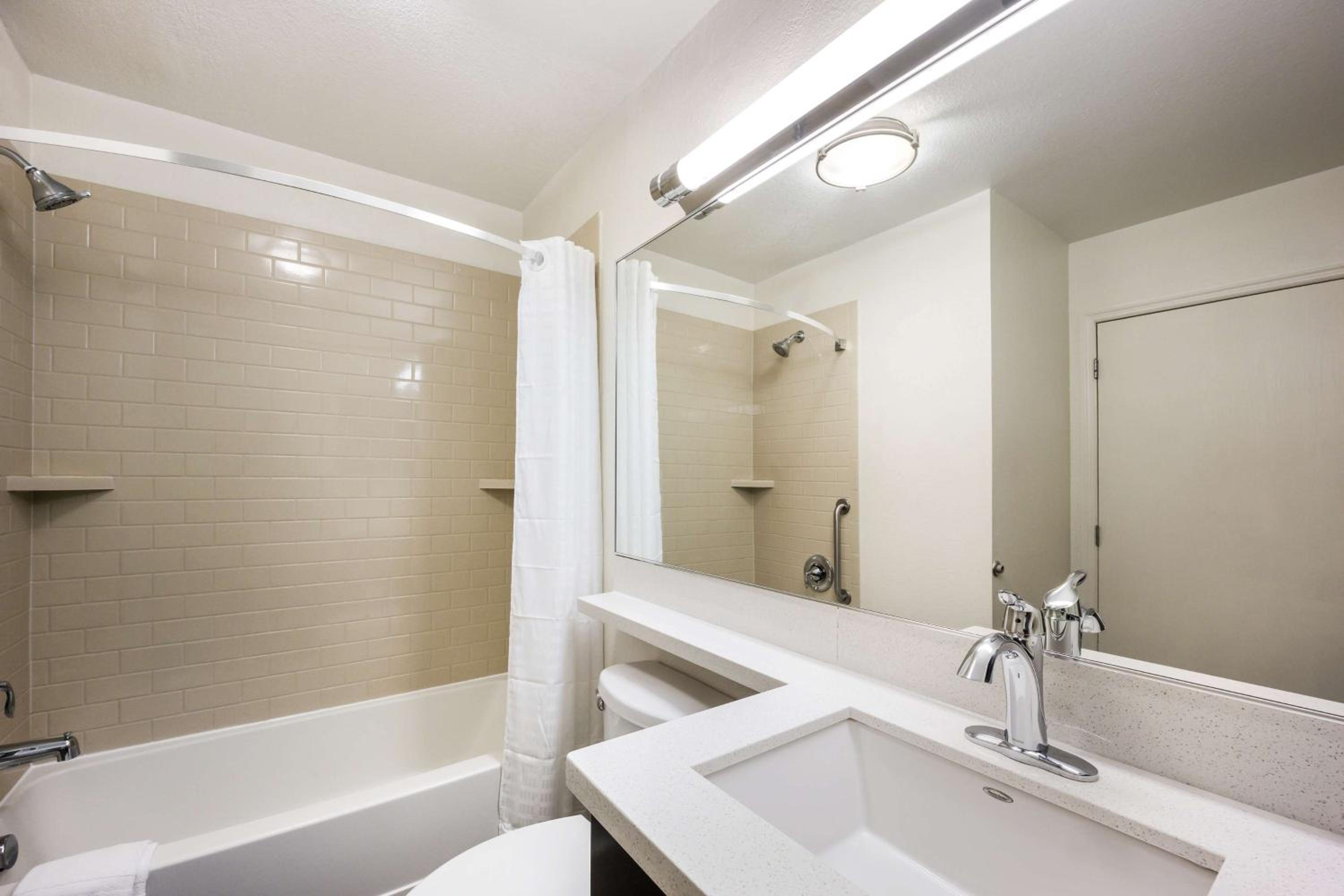 Burlington Vacations - Sonesta Simply Suites Boston Burlington - Property Image 15