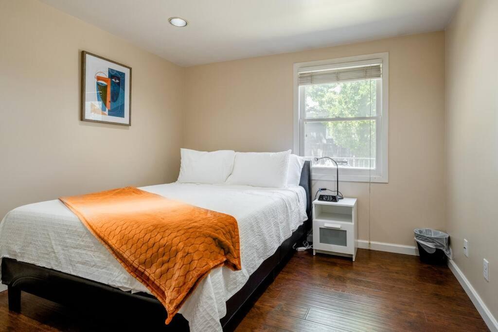 *2bdr Victorian Home away from Home - *Central Loc view 4