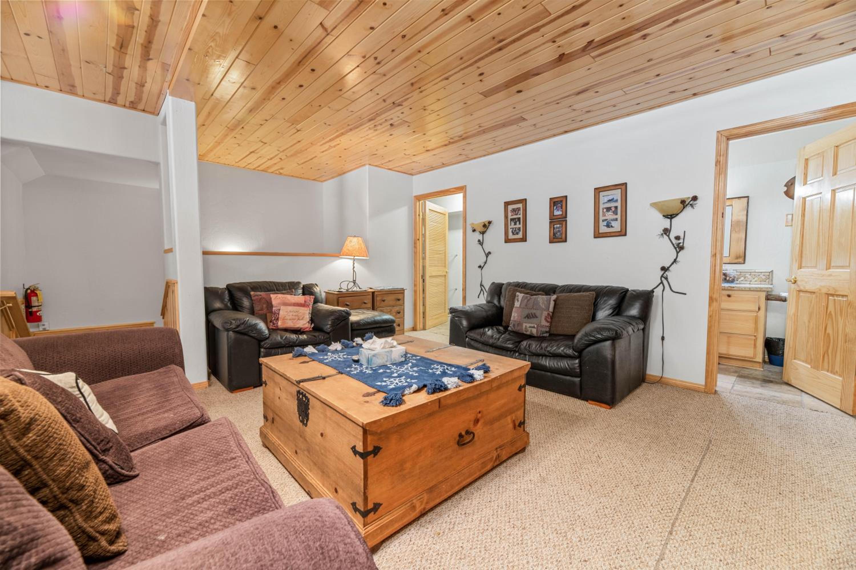 Juniper Chalet - Close to Lake and Slopes view 5