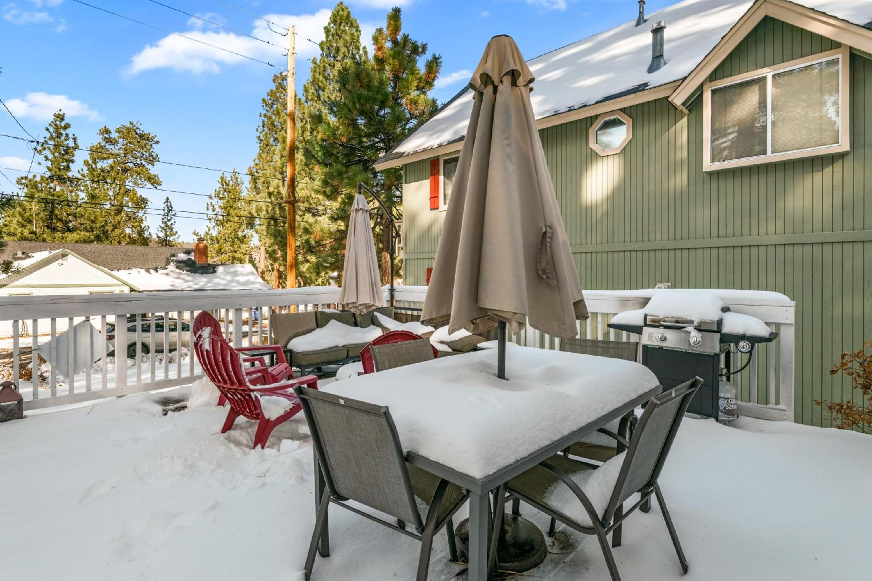 Slopeside Chalet - Close to Lake and Slopes view 4