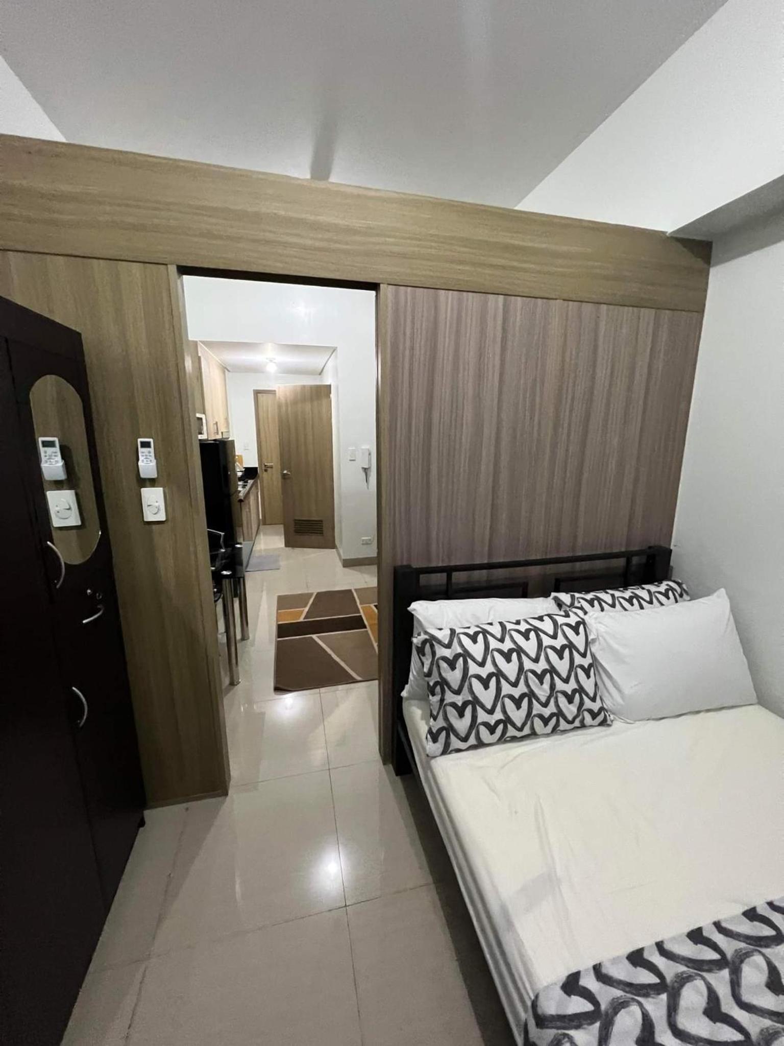 SHORE TOWER 1 Staycation Near Mall Of Asia view 5