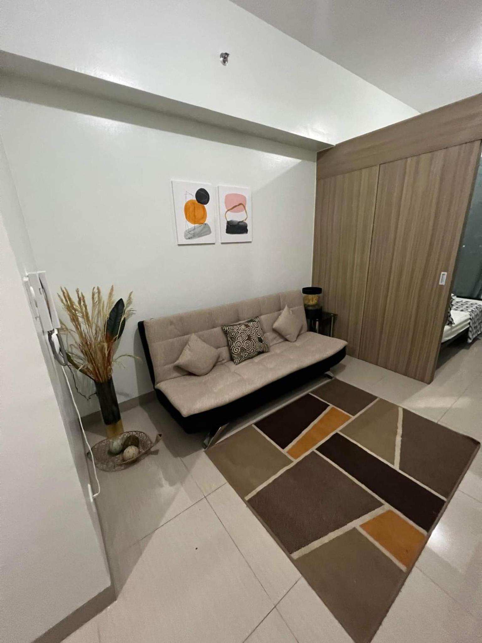 SHORE TOWER 1 Staycation Near Mall Of Asia view 2