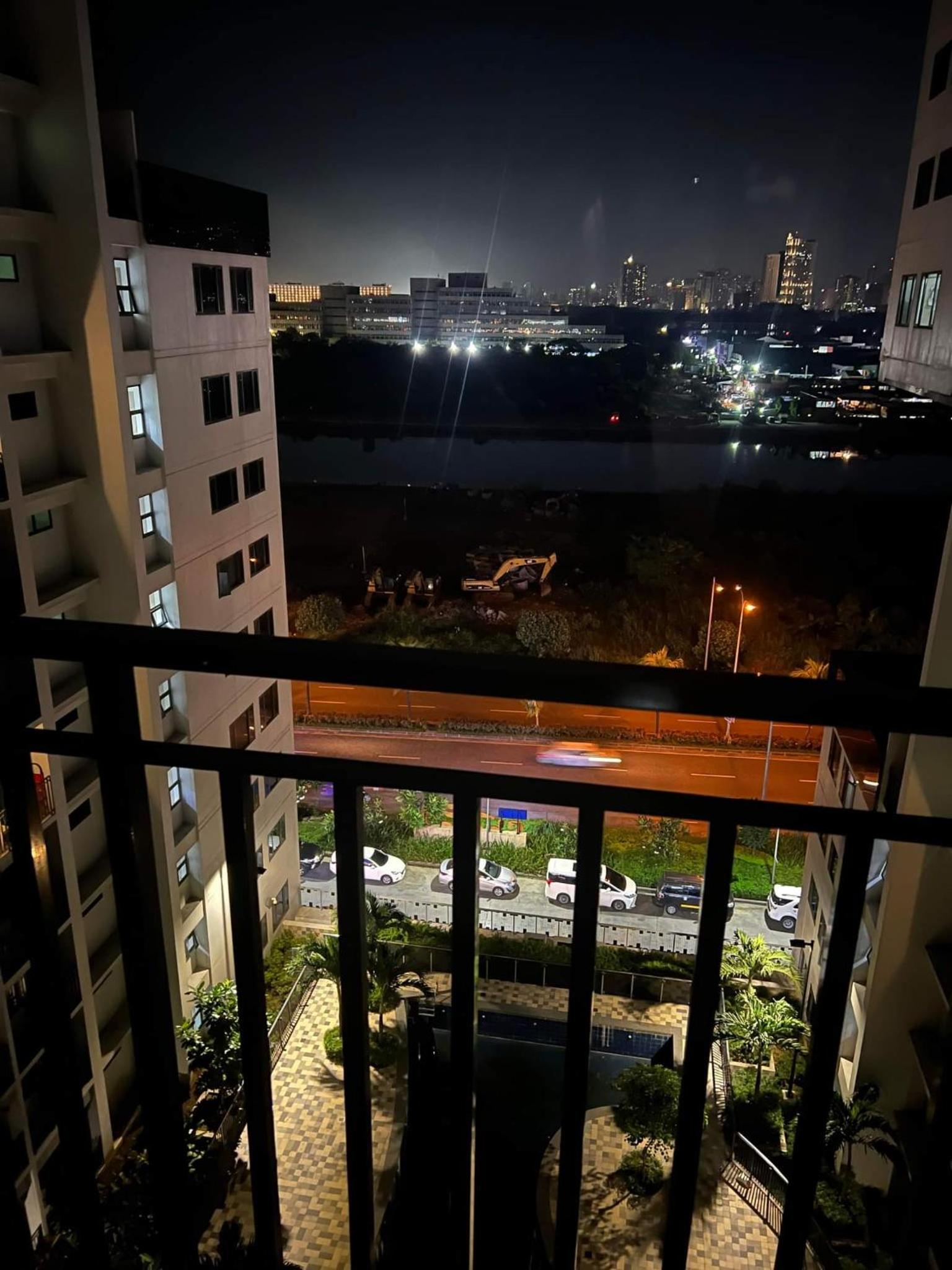 SHORE TOWER 1 Staycation Near Mall Of Asia view 3