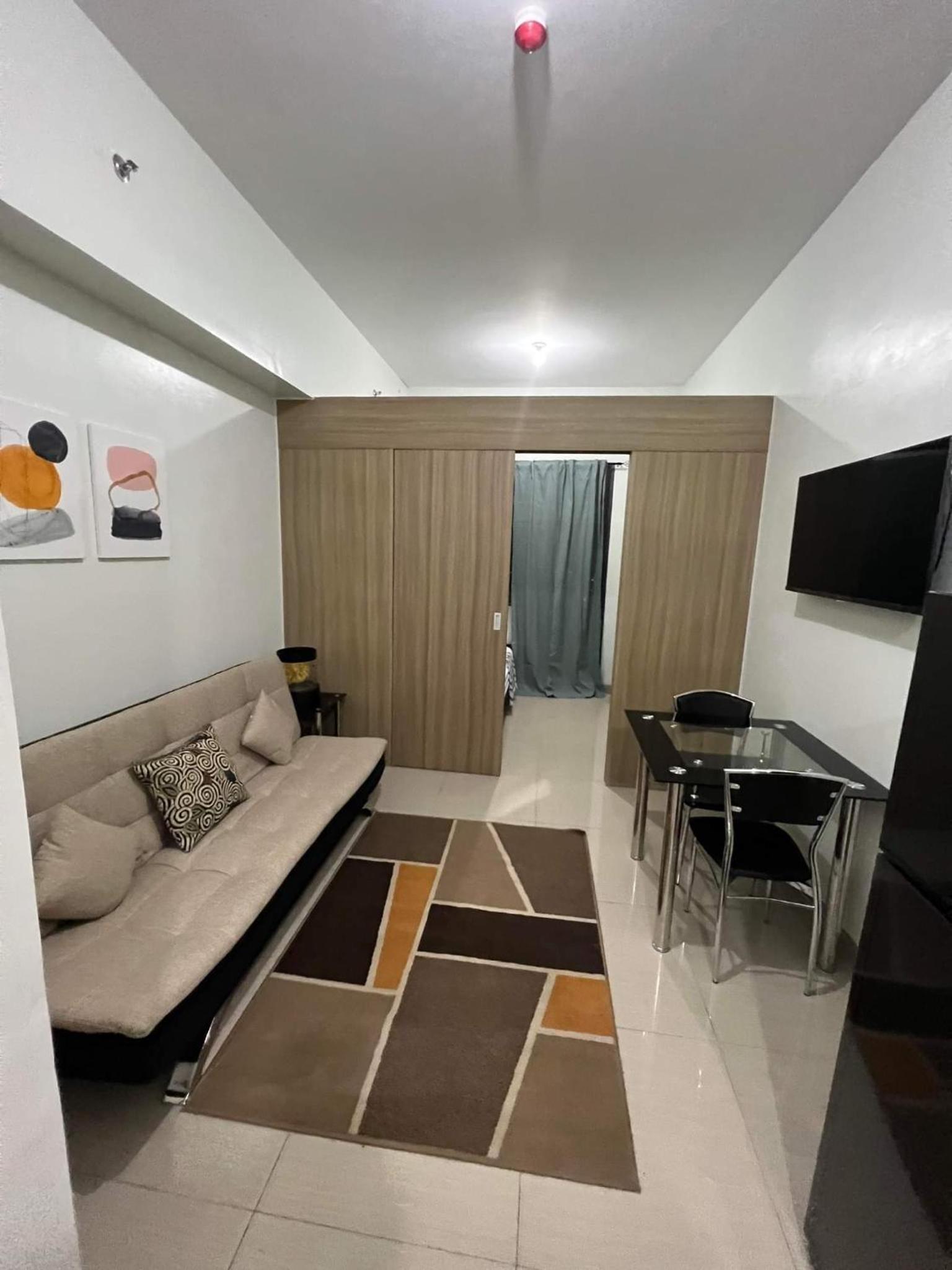 SHORE TOWER 1 Staycation Near Mall Of Asia view 4