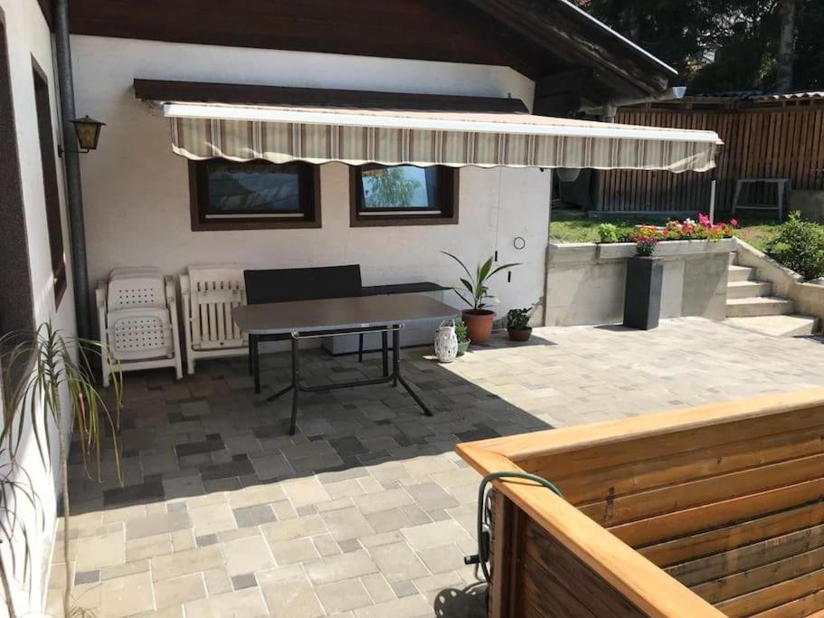 Gemütliches Bergappartement mit Seeblick