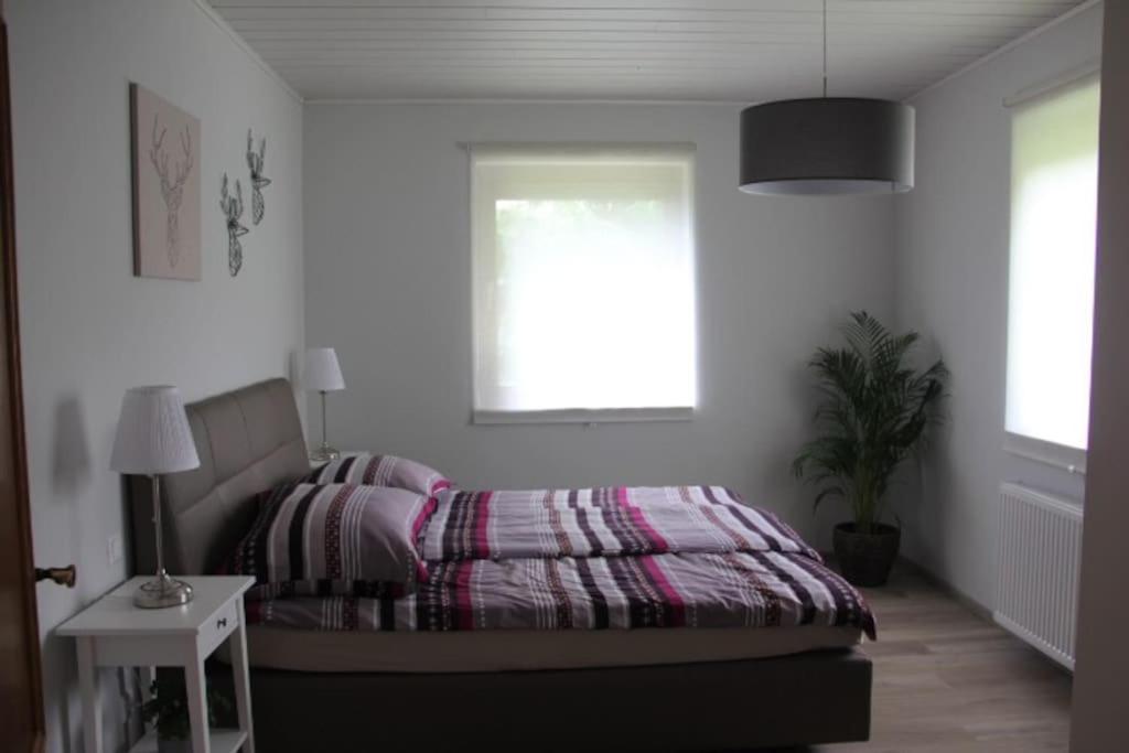 Gemütliches Bergappartement mit Seeblick
