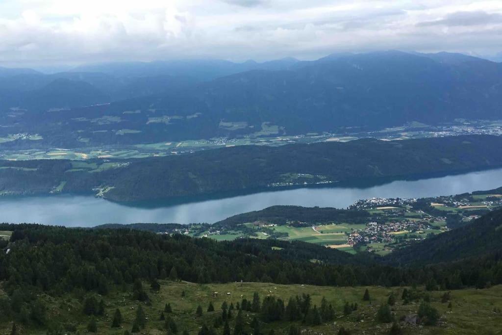 Gemütliches Bergappartement mit Seeblick