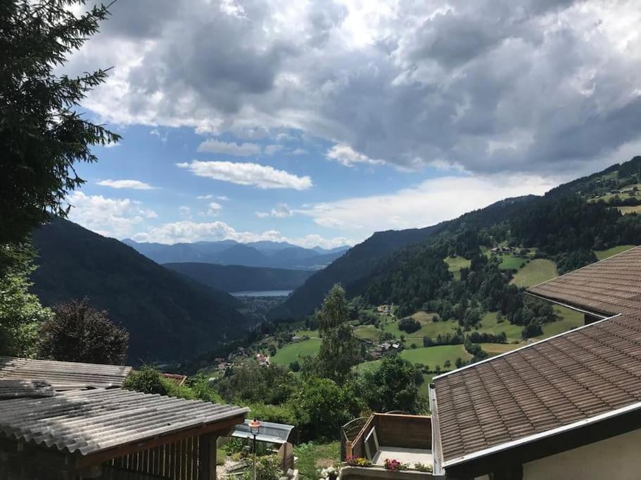 Gemütliches Bergappartement mit Seeblick