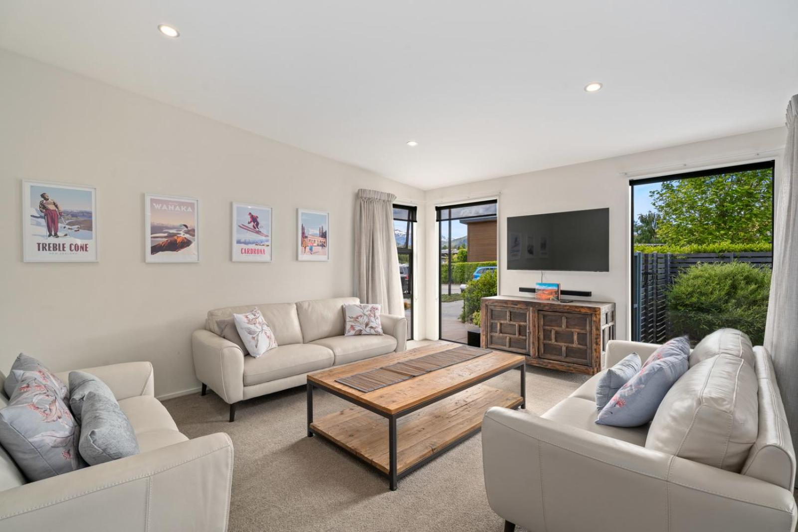 Urban Oasis - Wanaka Holiday Home view 4