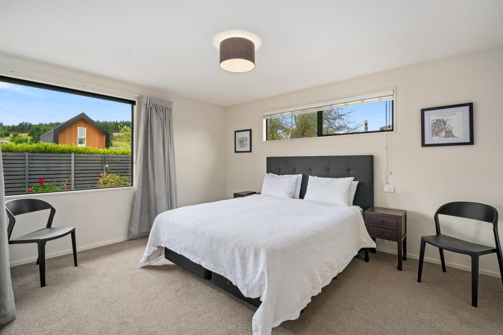 Urban Oasis - Wanaka Holiday Home view 5