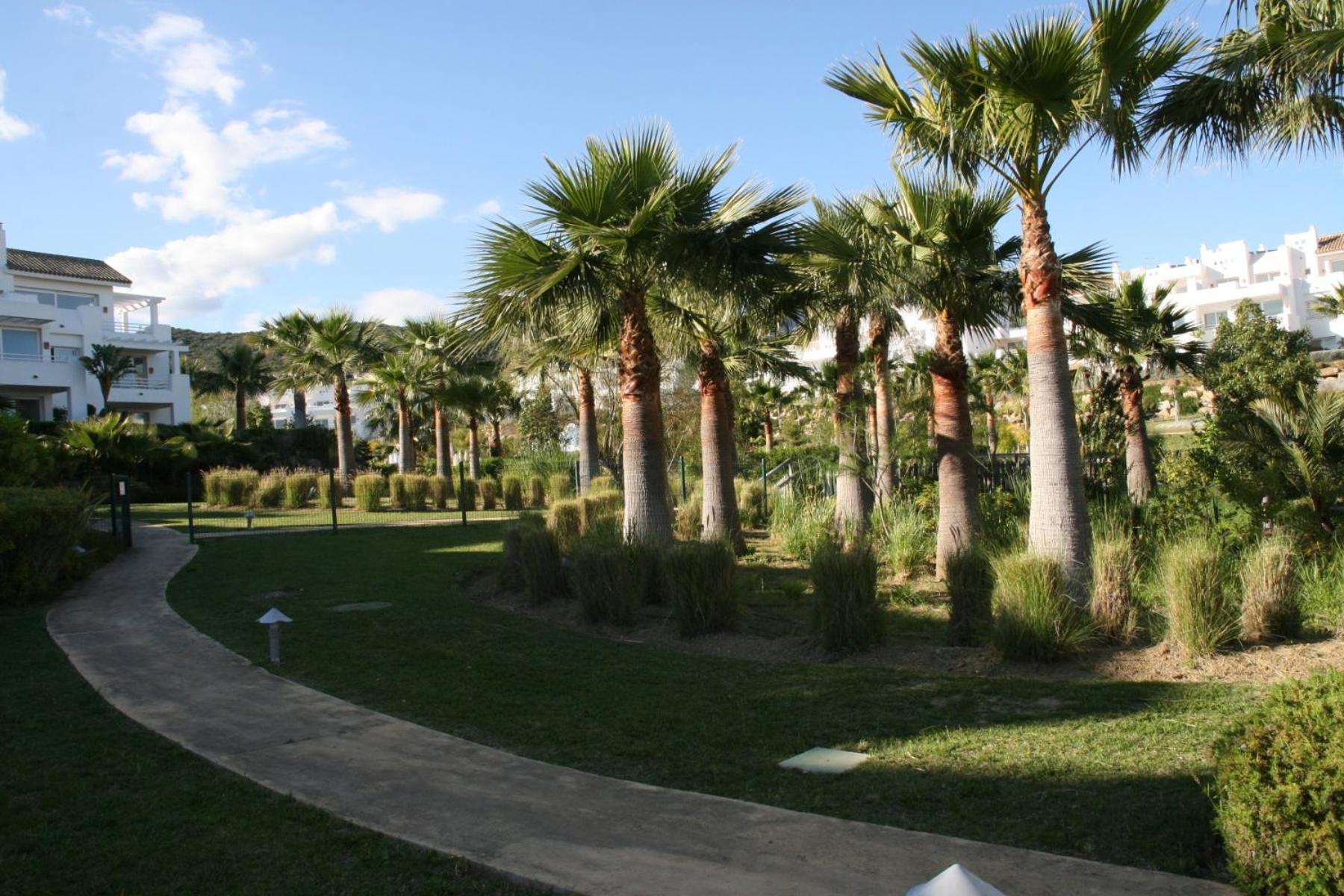 2152-Modern apt with private beach photo 5