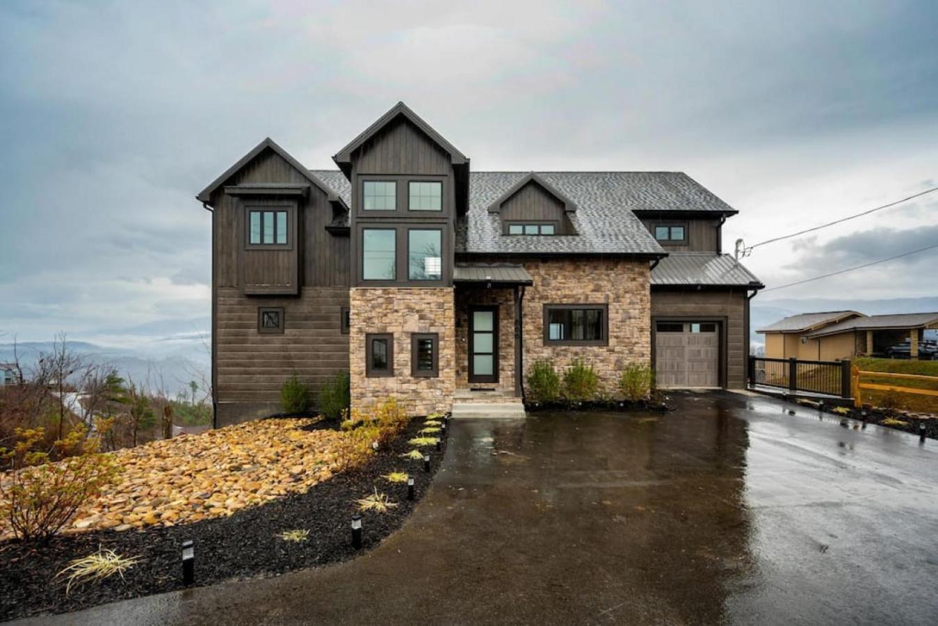 Luxury 5 bd with views and heaetd pool view 4
