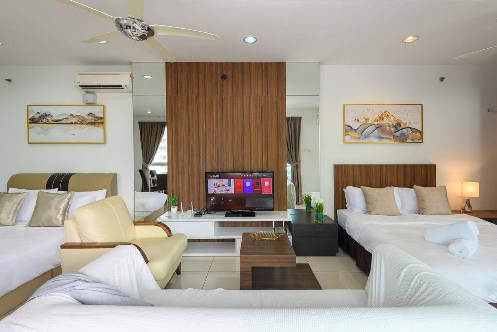 Comfy Studio/Gurney/Mansion One