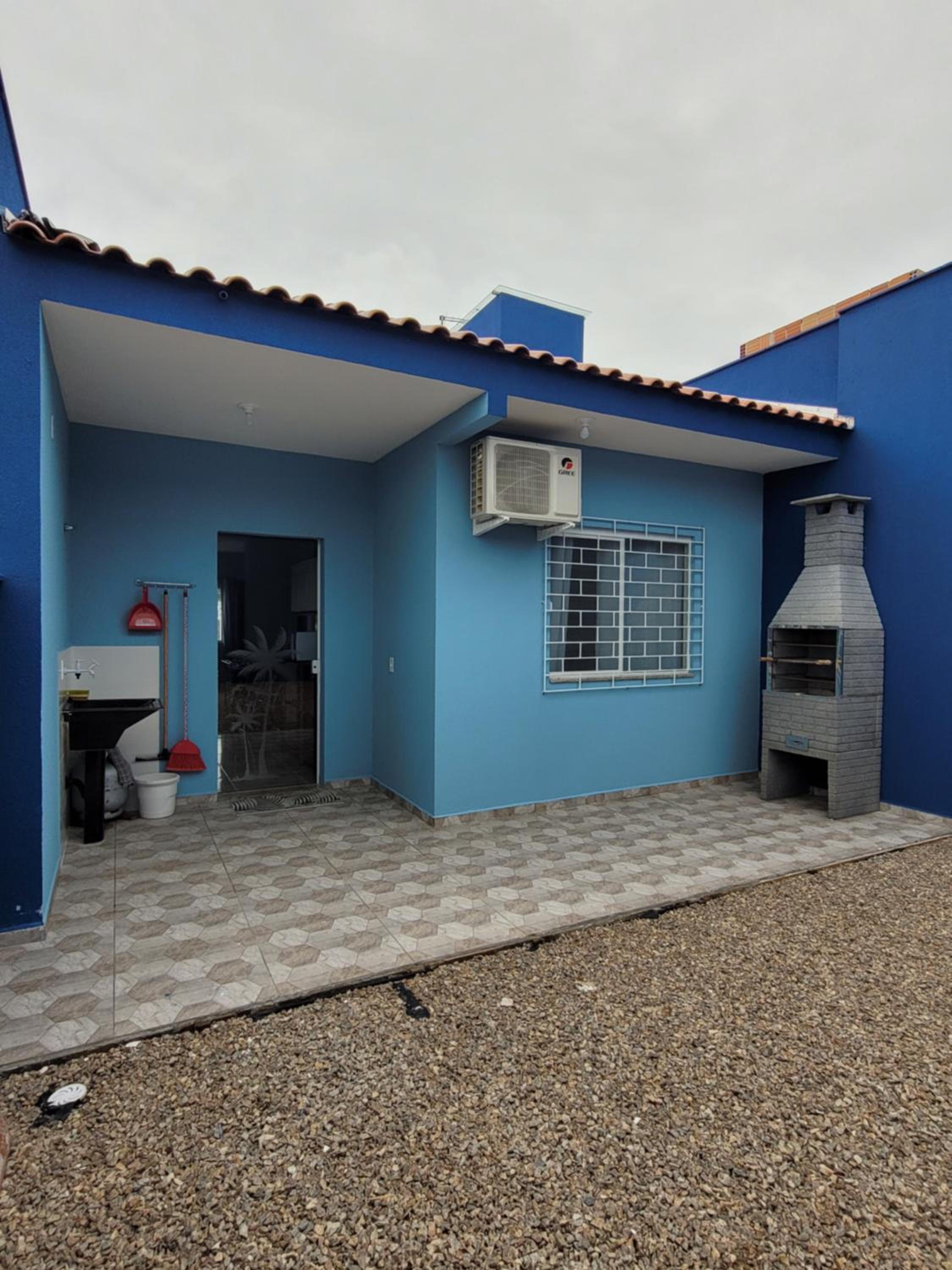 Casa azul de veraneio em Itapoá-SC