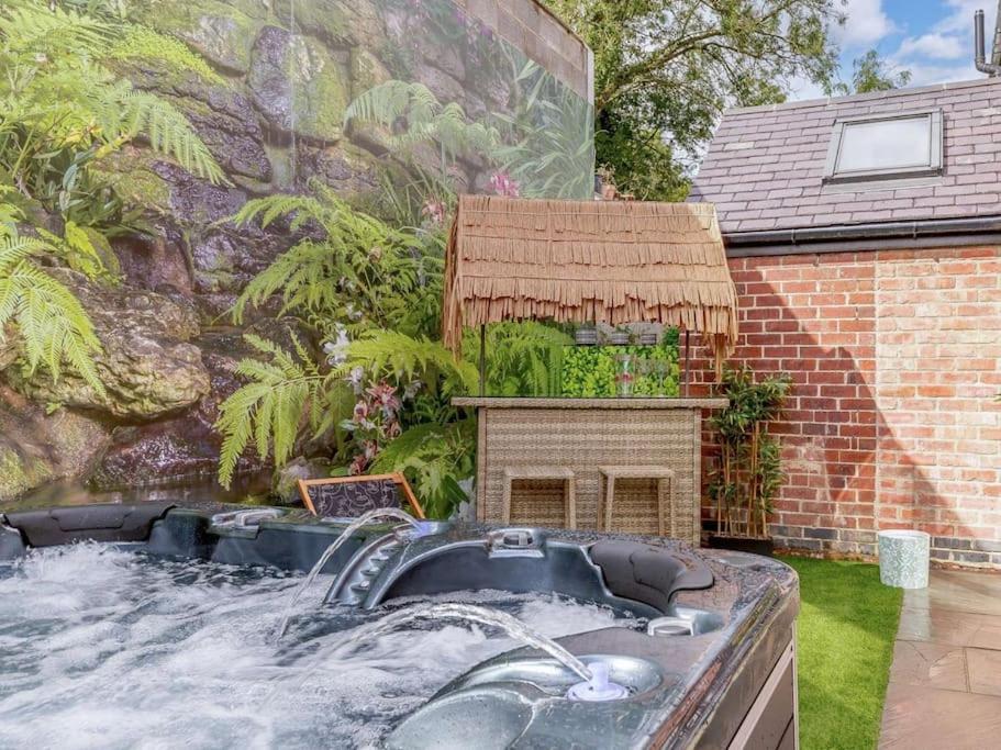 Hotel Dawns House Cromford The Peaks - Image 1