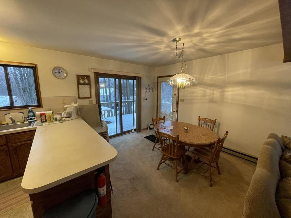 Weekend at Bernie's II! *Pet-friendly* *jacuzzi tub* *pool table* view 5