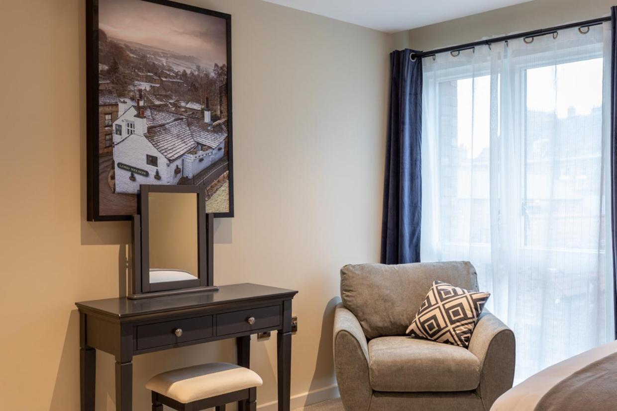 Luxury 2 bedroom apartment with free parking in the heart of York view 2