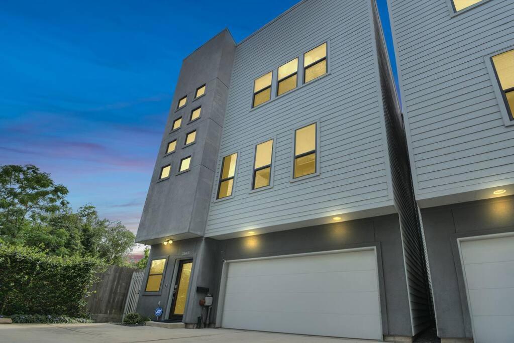 Hotel Skyline Views - Sleeps 10 Home Near Downtown