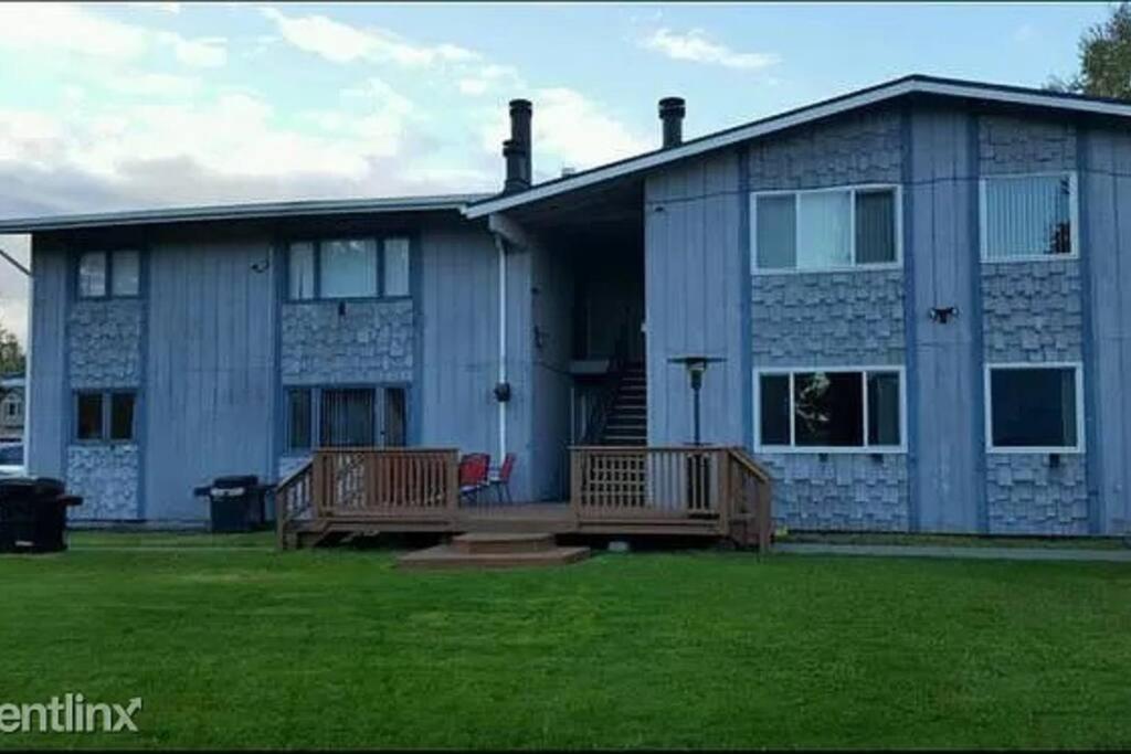 Hotel Lovely 3-bedroom rental unit with free parking! - Image 1