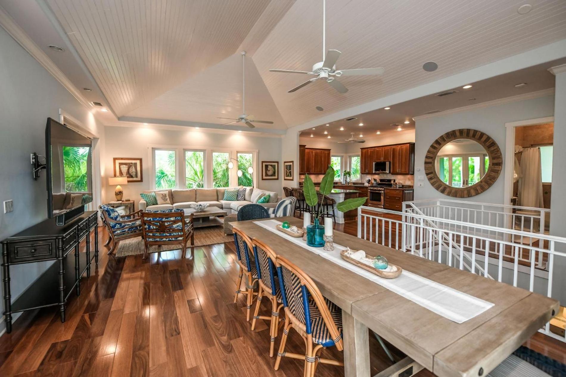 Casa Mariposa – AMI Luxury Retreat Steps to Beach Pine Ave w Pool Spa view 4