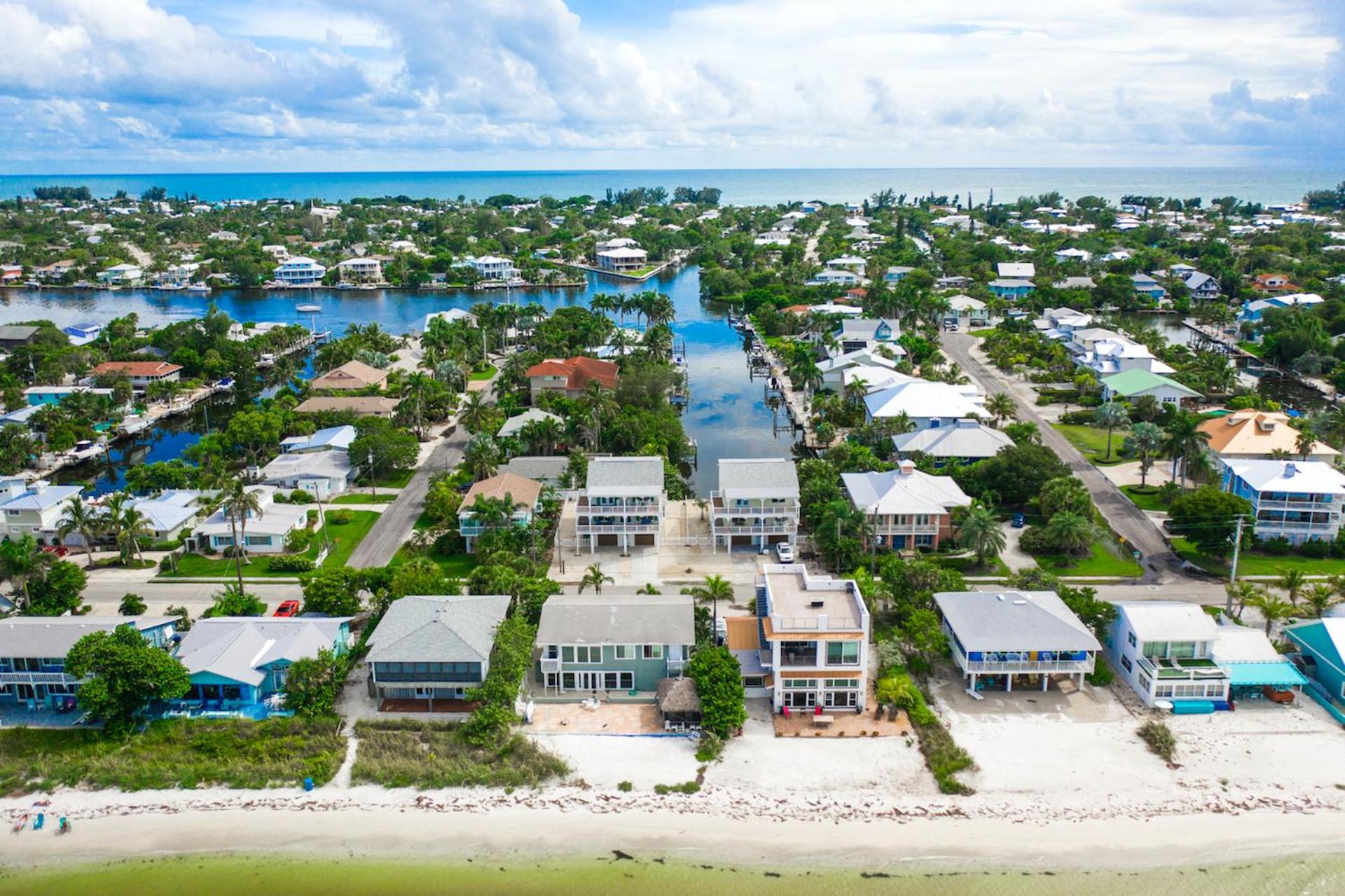 Salty Pirate - NEW Luxury Canal Front Home wWater View PoolSpa Bikes Kayaks Toys view 3