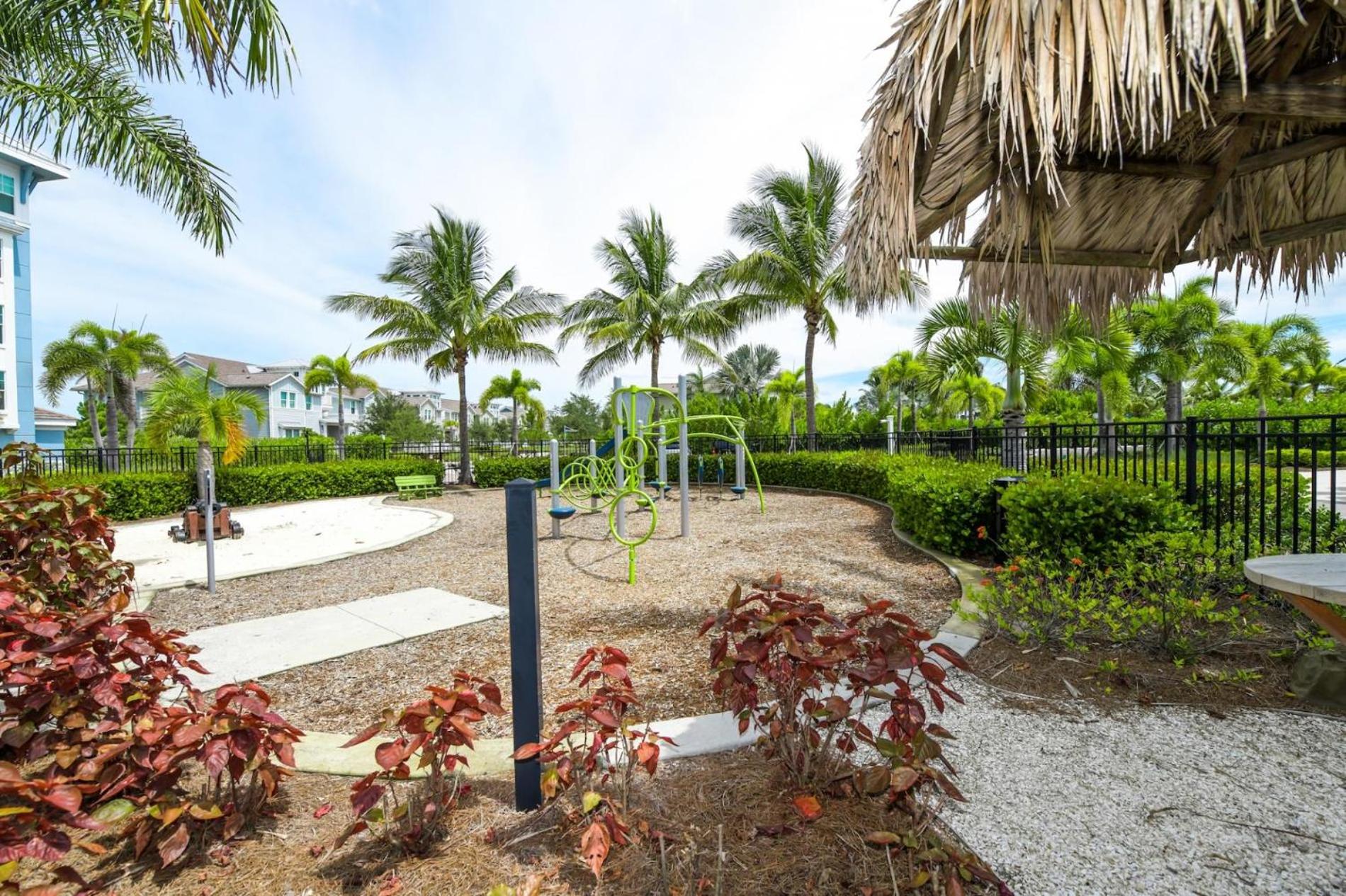 Sunset Margarita - Luxury Condo Lanai Pool Beach Gear Bikes Dogs OK 5 Mins to Gulf Beaches view 4