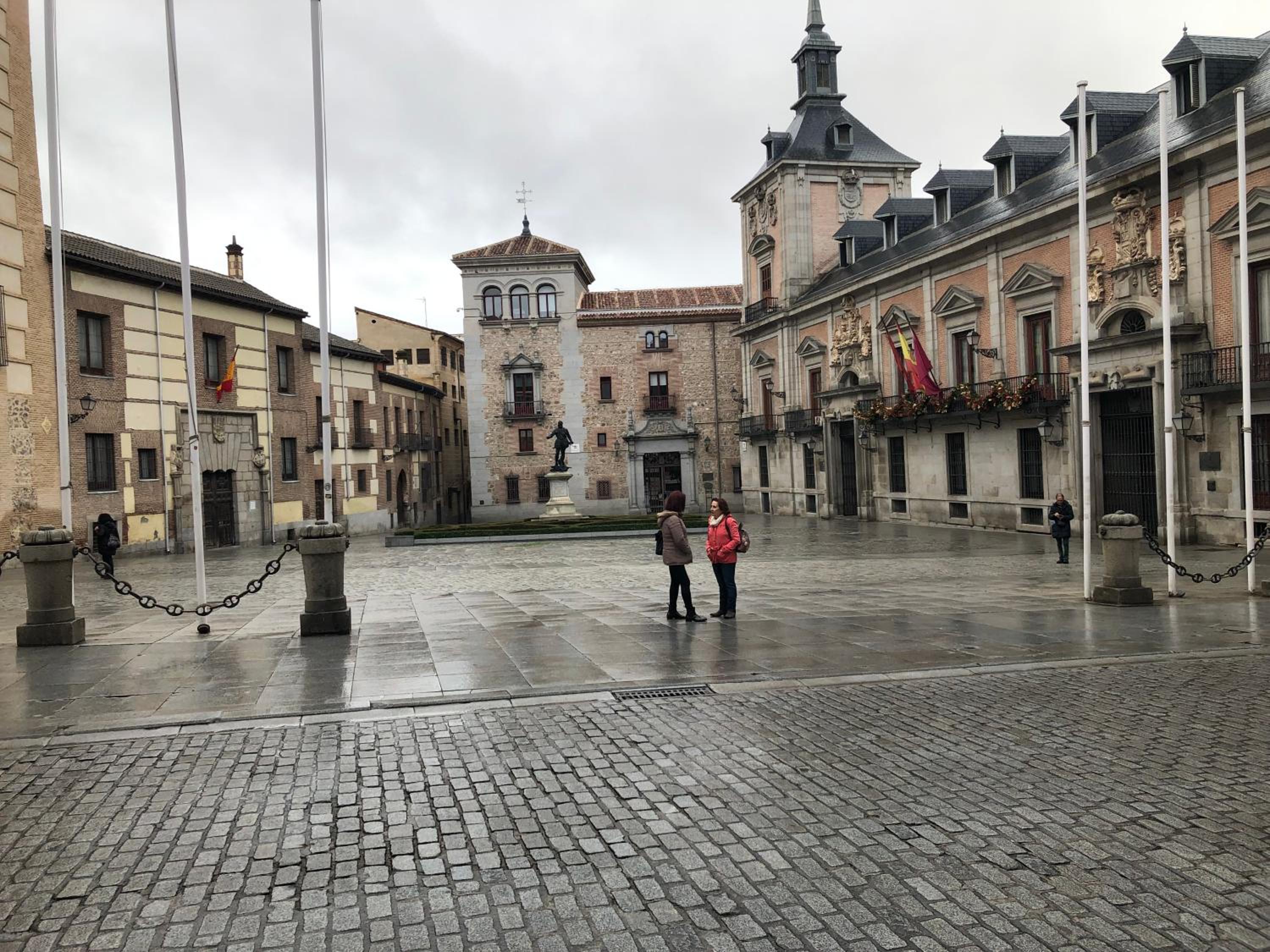Mayor calle, alójate en el centro histórico de Madrid, junto a plaza Mayor y Mercado de San Miguel, edificio histórico 3er piso sin ascensor view 2