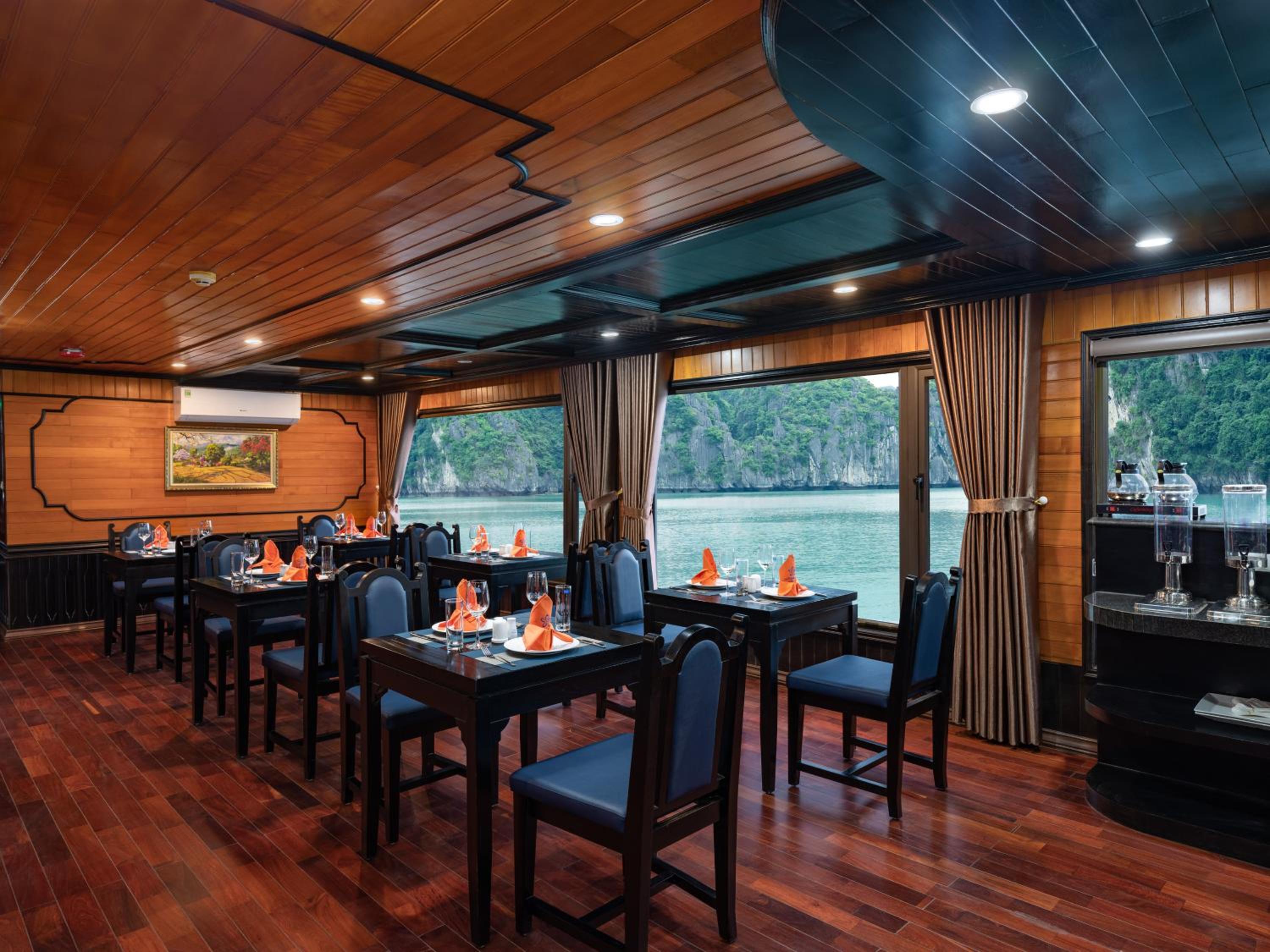 La Pandora Boutique Cruises view 3
