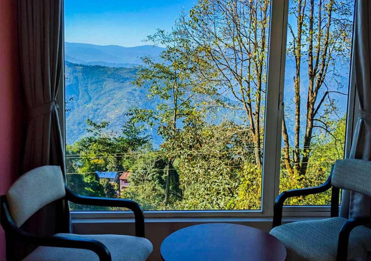 The Oak Retreat Lamahatta view 3