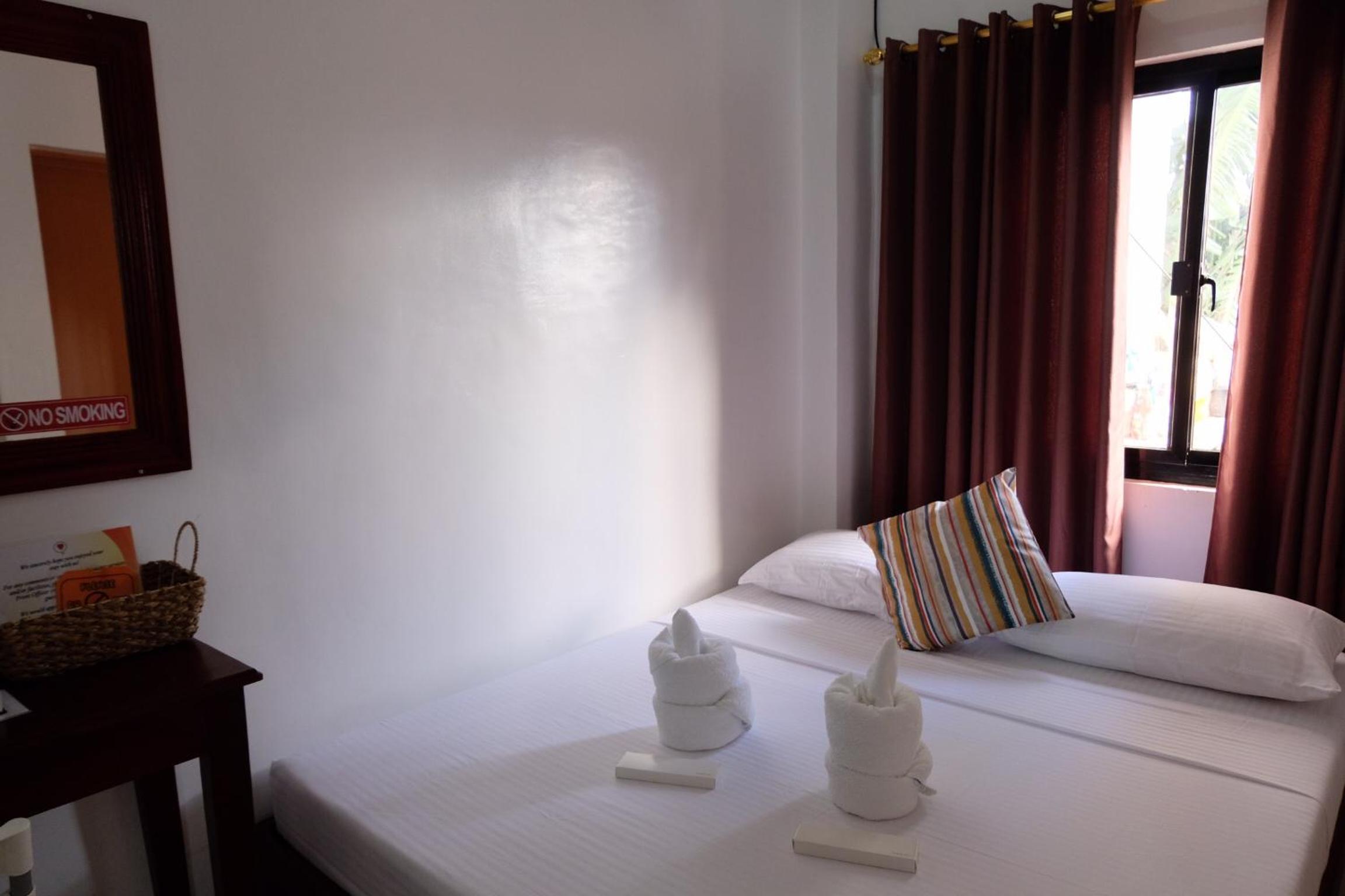 Endless Summer Hotel Baler